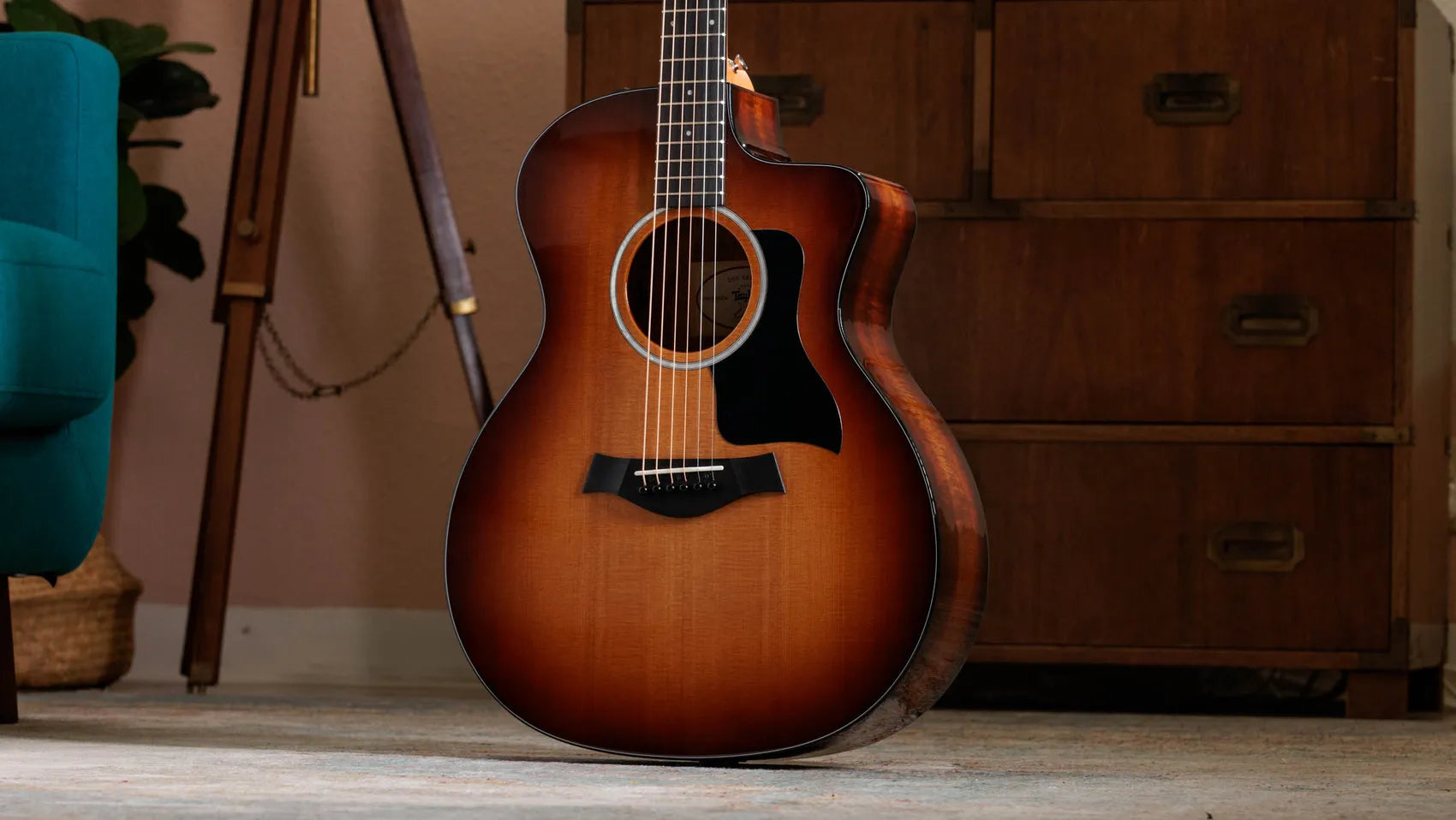 2026 Taylor 214ce-K Sunburst Plus, orrefied Spruce top, Hawaiian Koa back and sides (#2204106450)