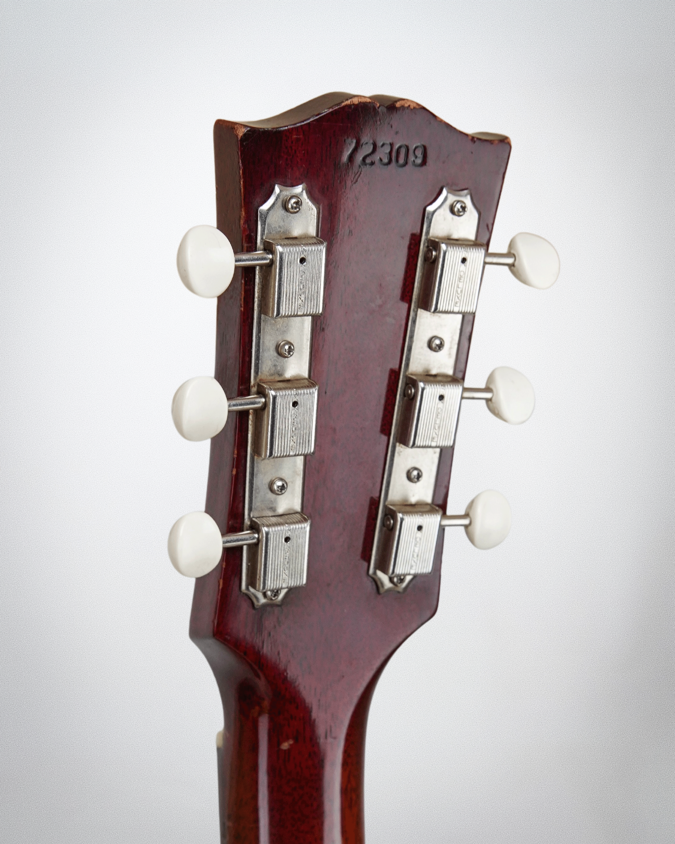 Gibson J-45, Cherry Sunburst Sitka Spruce top (#72309)