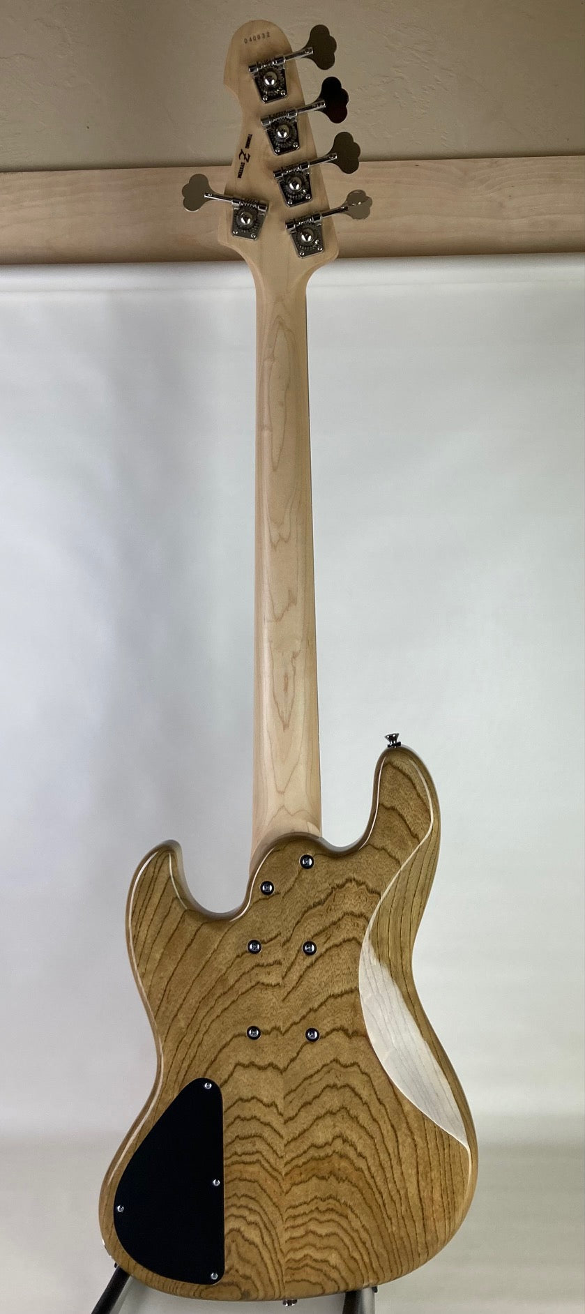 Atelier 5 String Fretless Z Bass - Natural Swamp Ash