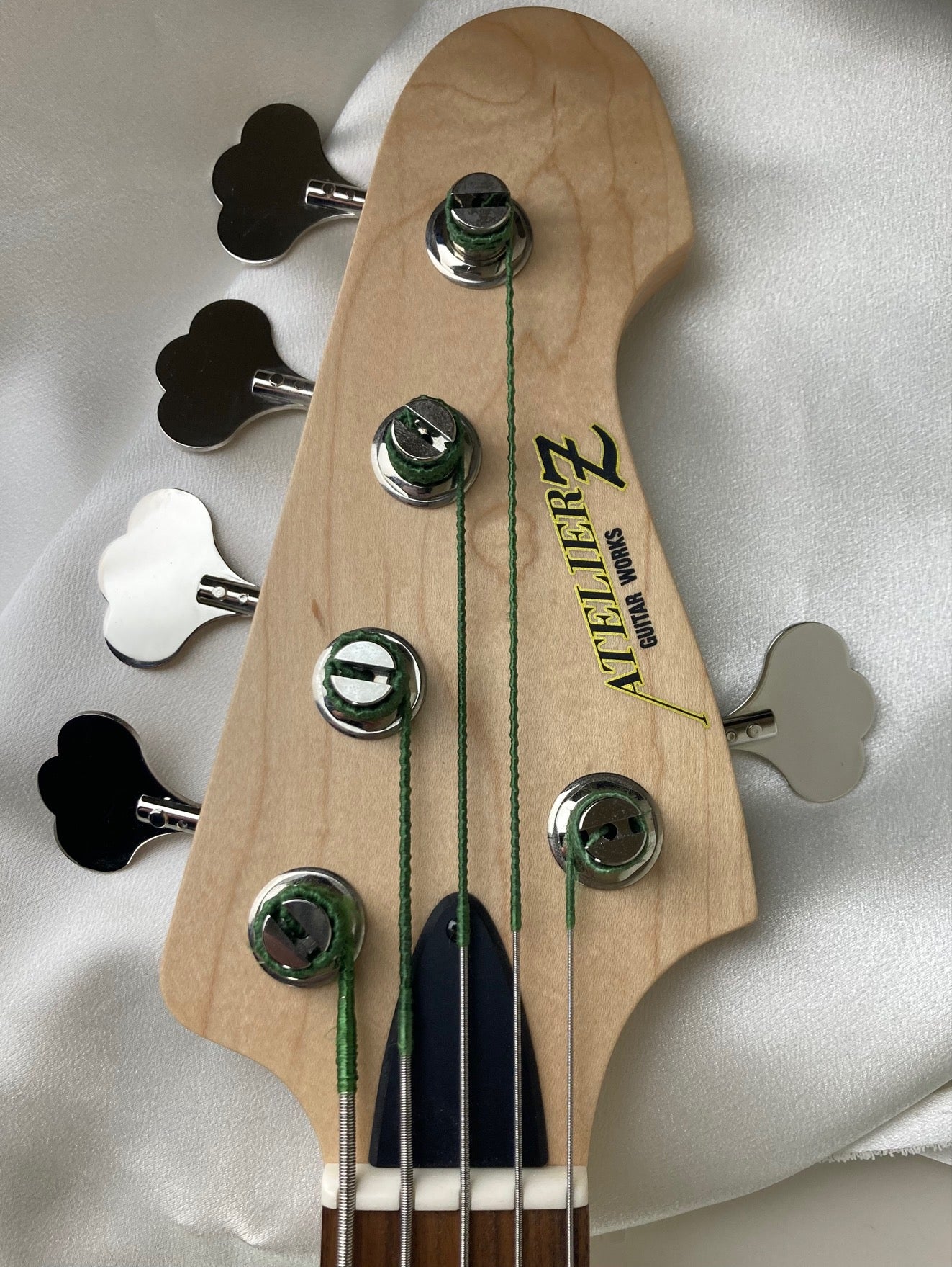 Atelier 5 String Fretless Z Bass - Natural Swamp Ash