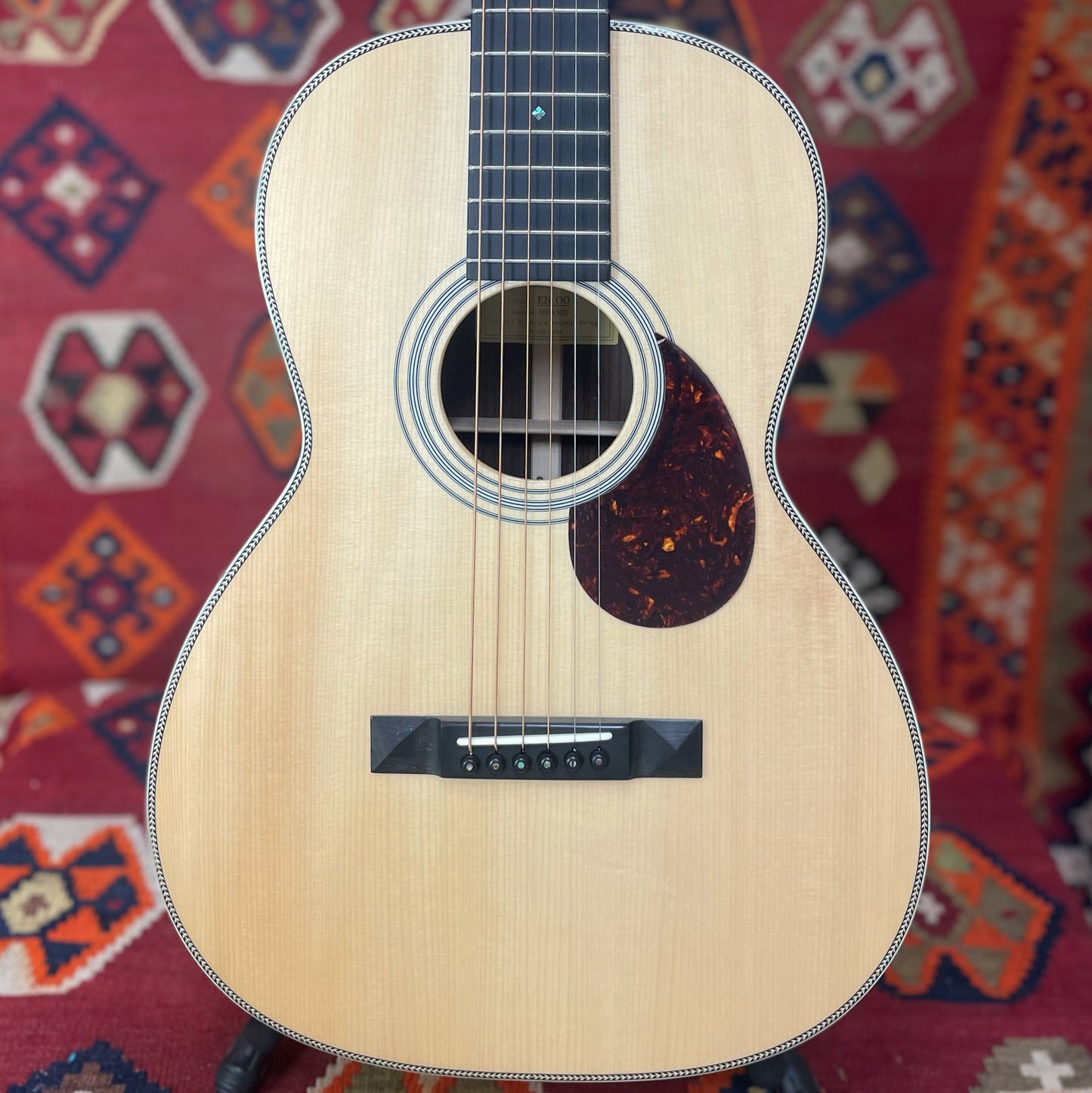 Eastman E20OO - Natural