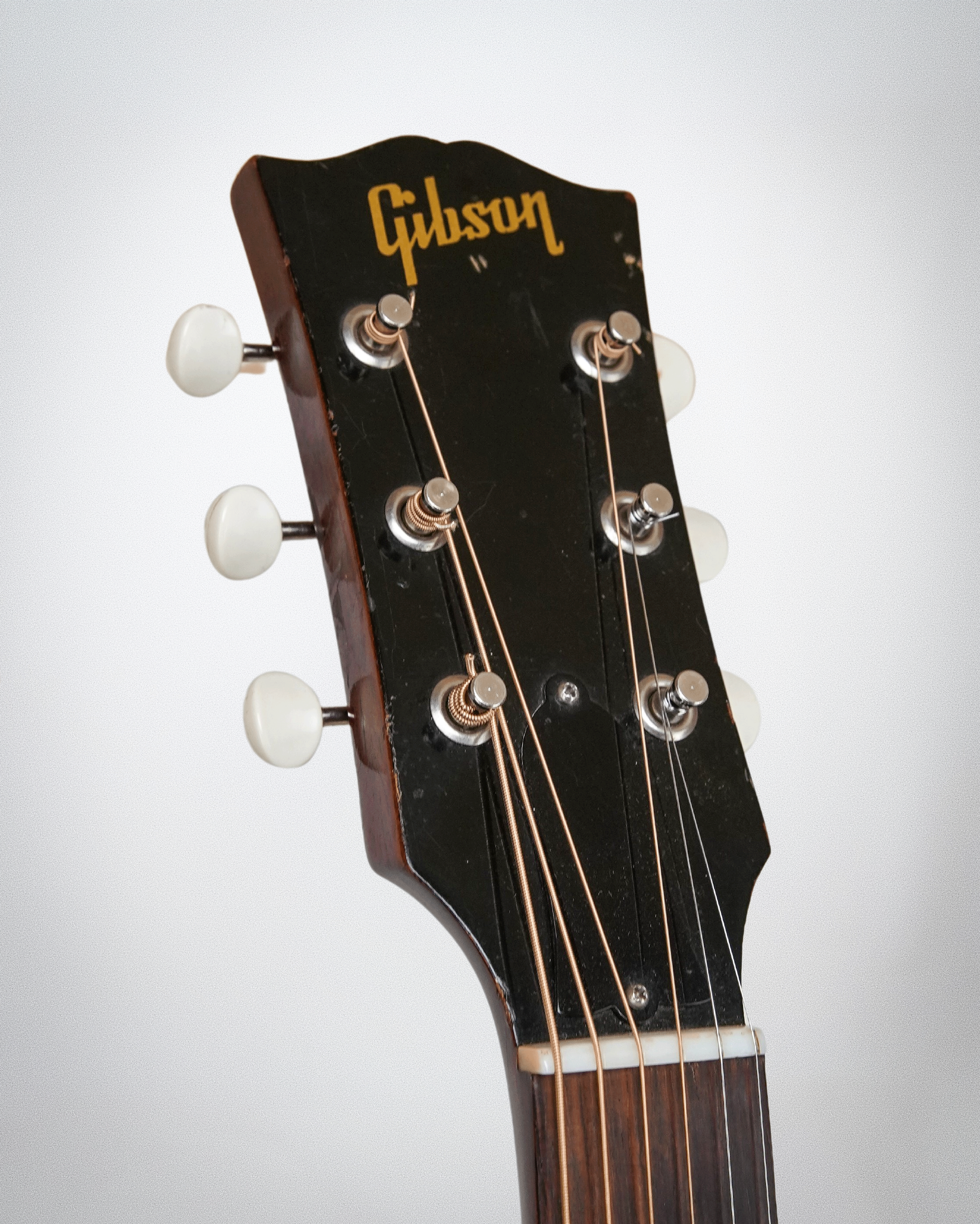 Gibson J-45, Cherry Sunburst Sitka Spruce top (#72309)