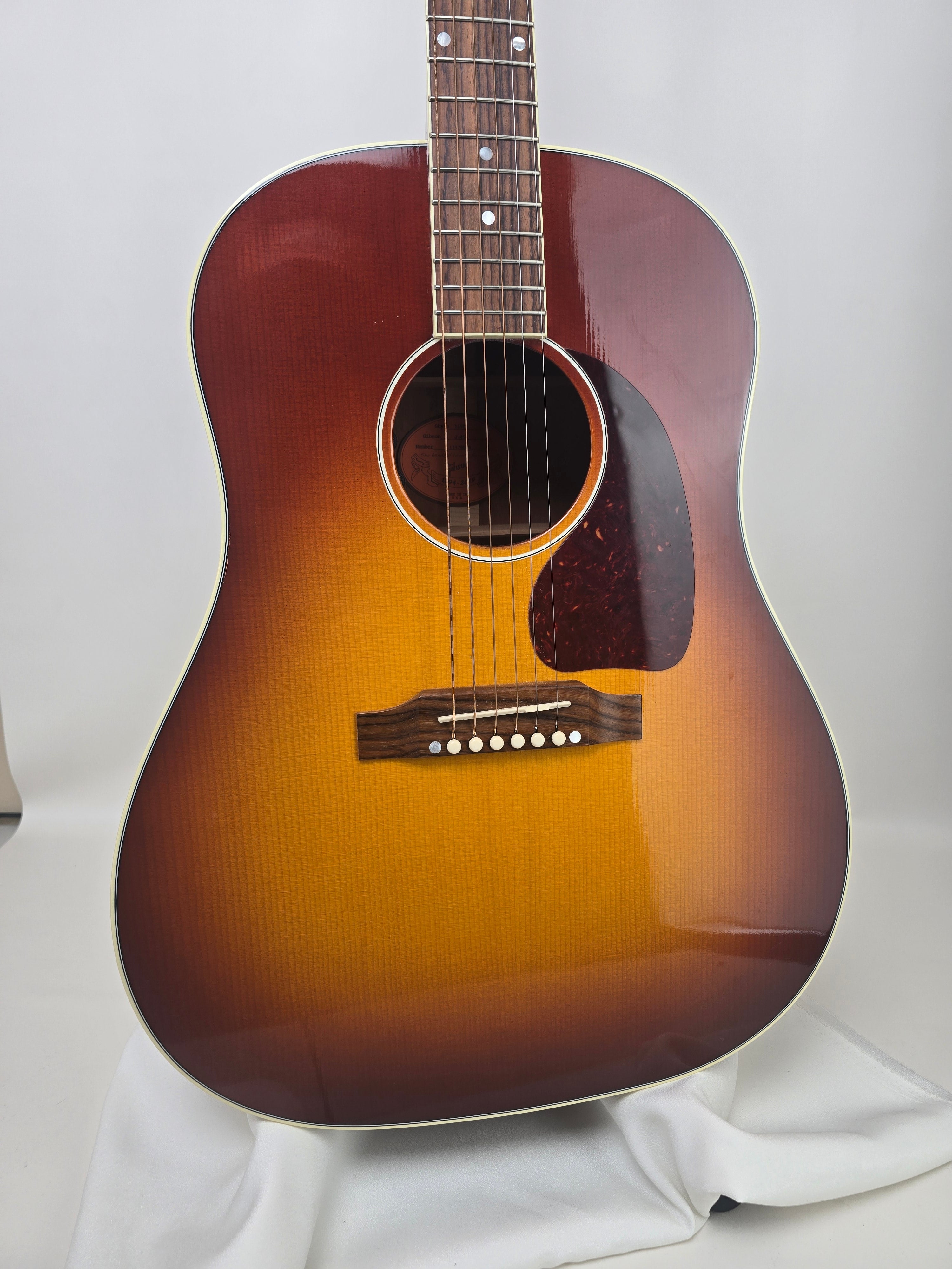 2019 Gibson J-45 125th Anniversary, Adirondack Spruce top, Mahogany back and sides (#11379069)