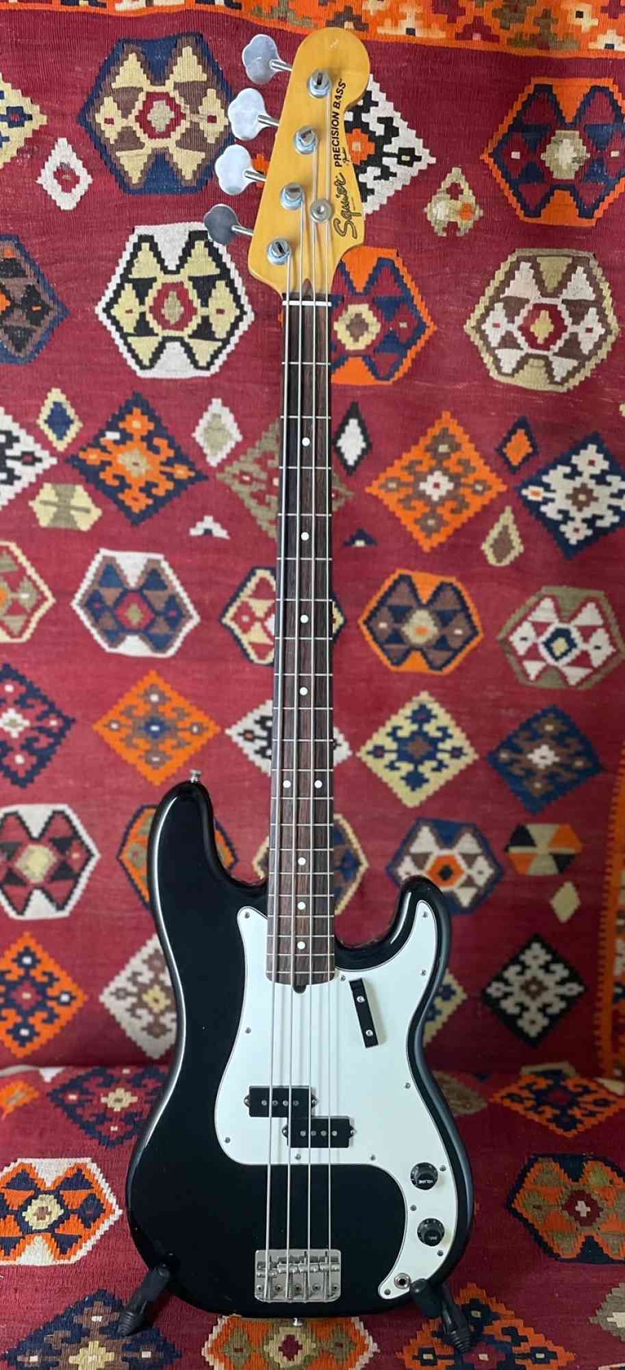 Fender Squier P-Bass 1983-1984 Black. Click to enlarge