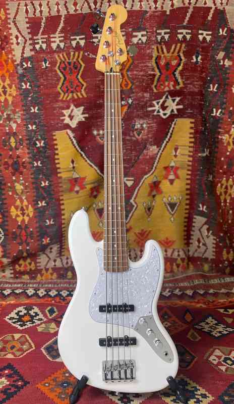 Photo of Fender Player Jazz Bass V 2019 Polar White