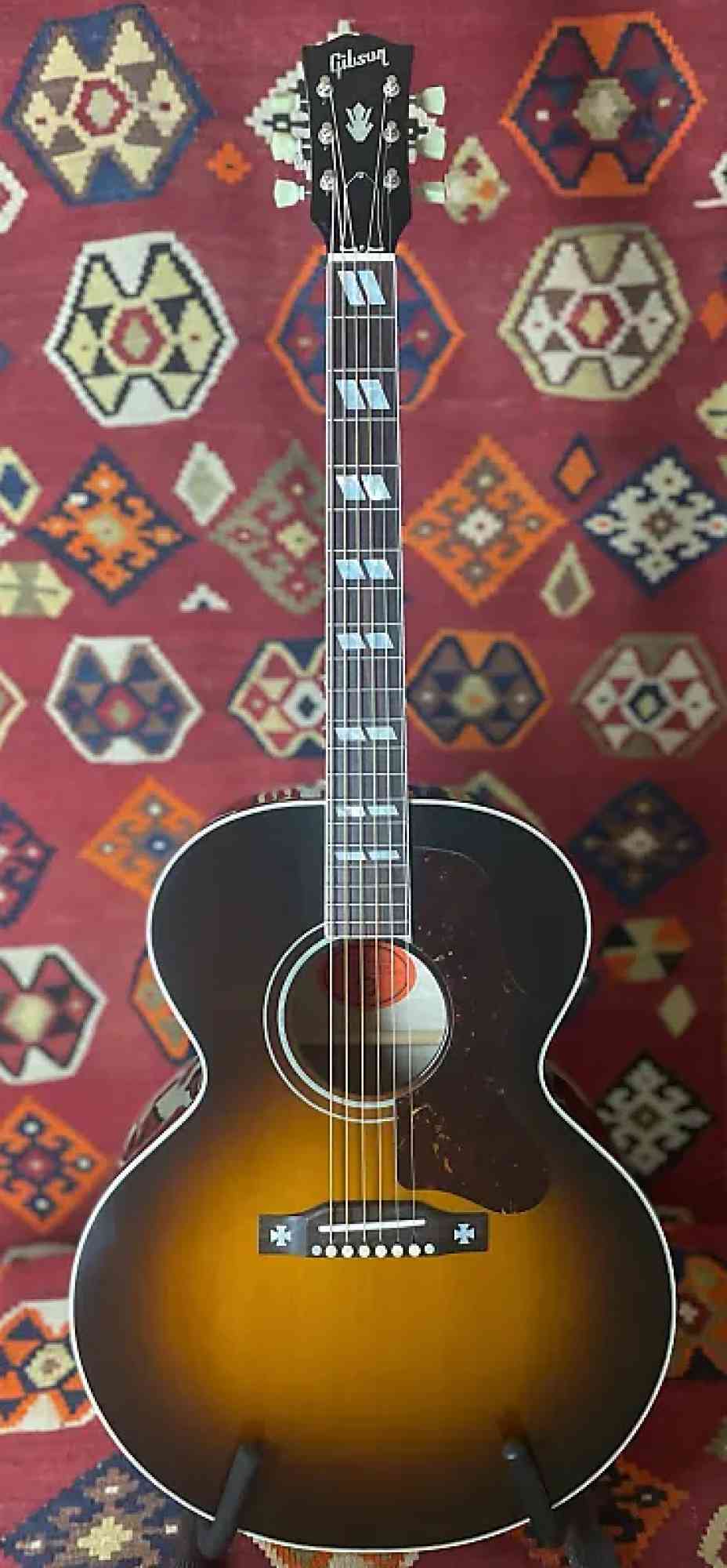 Gibson J-185 2002 . Click to enlarge