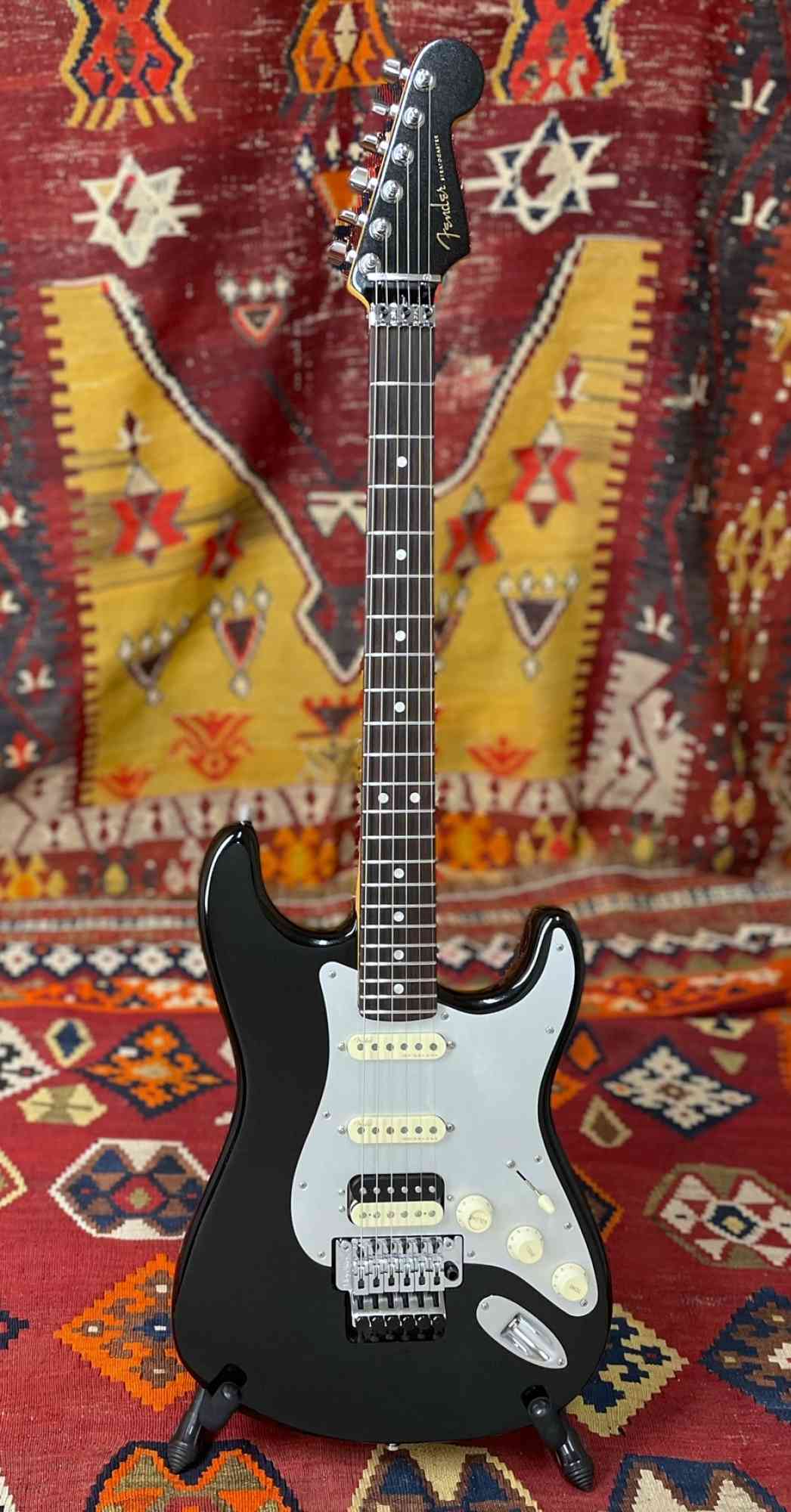 Fender American Ultra Luxe Stratocaster 2021 Mystic Black. Click to enlarge